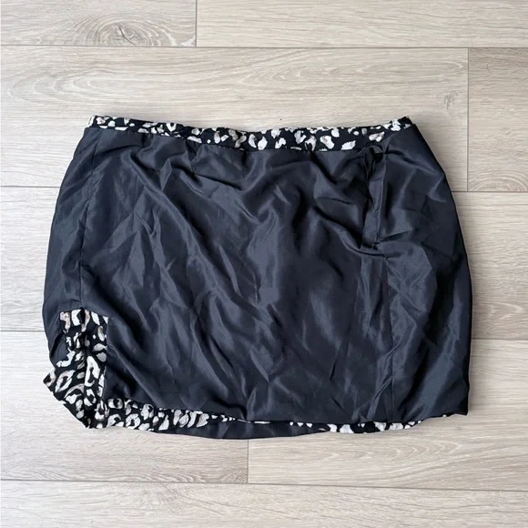 H&M Black and White Animal Print Mini Skirt - Picture 5 of 6